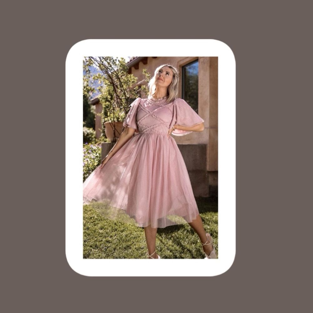 Ivy City Co Tara Dress Blush
NEW WITH TAGS SIZE M
Tulle Midi Dress - Picture 3 of 13